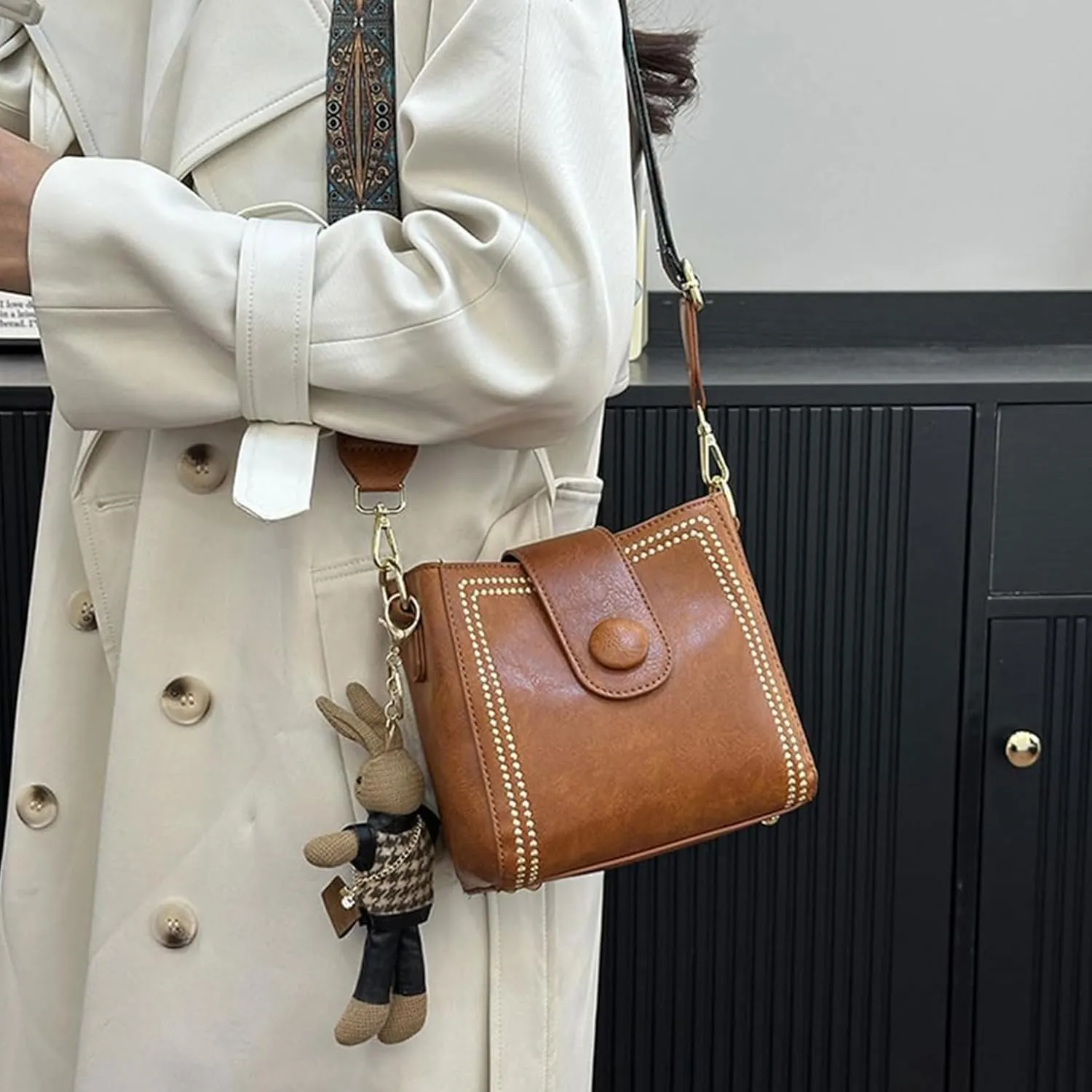 Bootara Bucket Bag, Women's Vintage Bucket Bag with Bunny Charm, Convertible Shoulder Crossbody Spacious Travel Tote